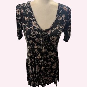 EUC American Rag CIE Floral V-Neck Dress Black Floral Size Medium